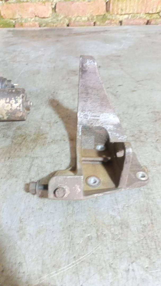 кронштейн гидроусилителя Dodge Caravan 4 поколение (2000 - 2007), 2.4 л., бензин, 4612520, 72339 - фото №1