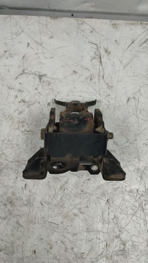 подушка крепления двигателя Mitsubishi Lancer 10 поколение 2010, 1.8 л., бензин, МКПП - фото №1