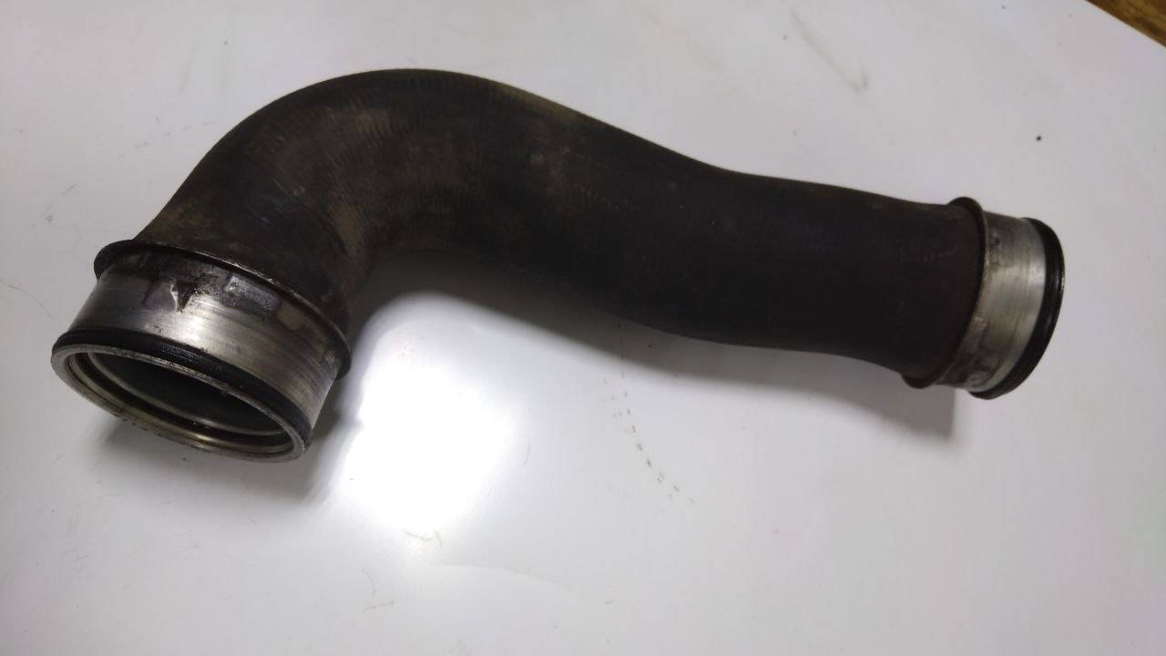 патрубок интеркулера Volkswagen Passat B6 (2005 - 2010), 2.0 л., дизель, 1K0145834, 2421615 - фото №1