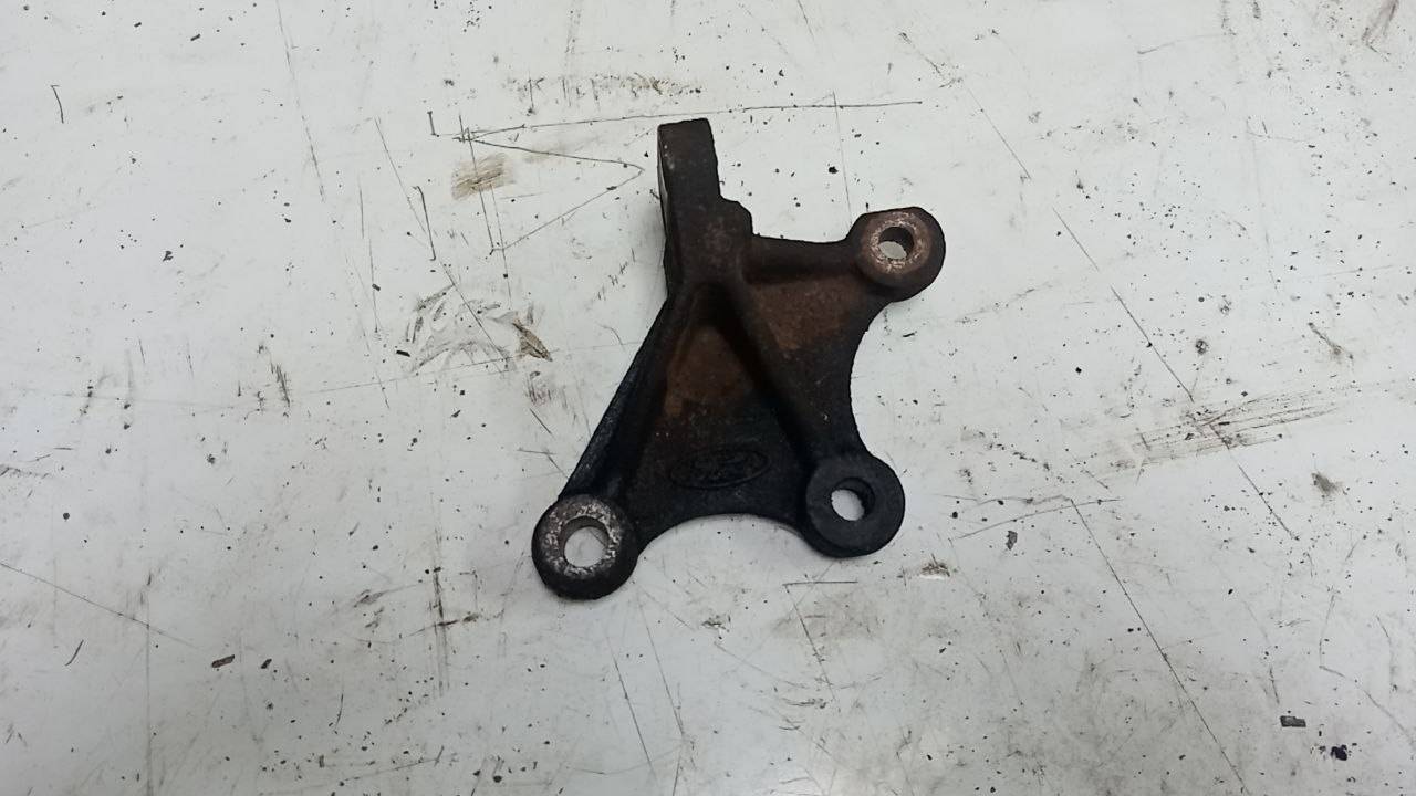 кронштейн турбины Ford Focus 2 поколение (2004 - 2008), 1.8 л., дизель, 4M506K685AD, 4M5Q6K685AD - фото №1