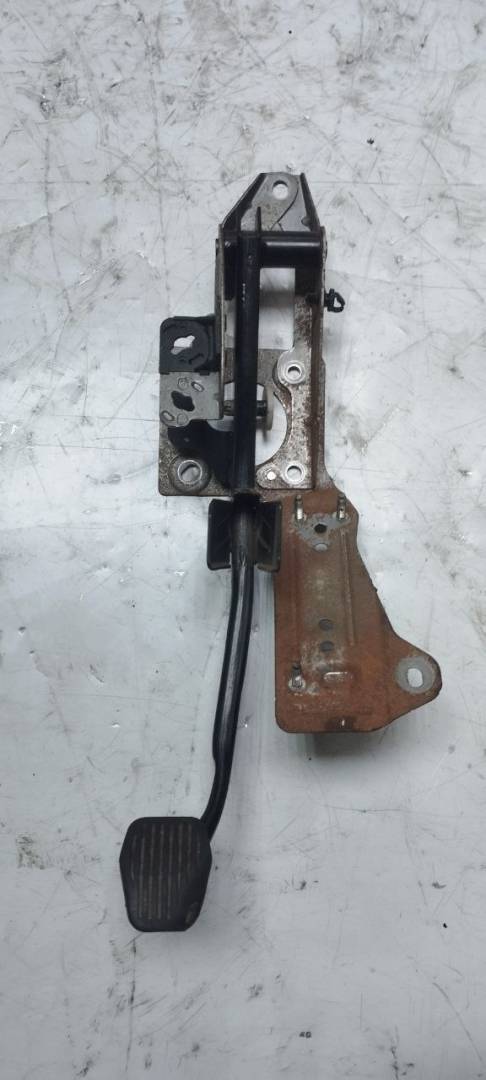 педаль тормоза Ford Focus 2 поколение 2008, МКПП, 4M512467AN - фото №1