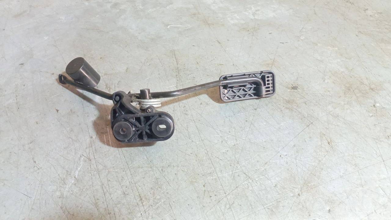 педаль Toyota Aygo 1 поколение (2005 - 2008) - фото №1