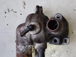 корпус термостата Dodge Caravan 4 поколение (2000 - 2007), 2.8 л., дизель