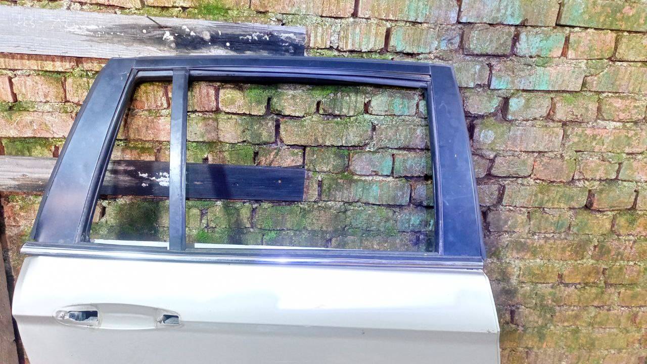 дверь задняя правая Chrysler Pacifica 1 поколение (2003 - 2008) - фото №1