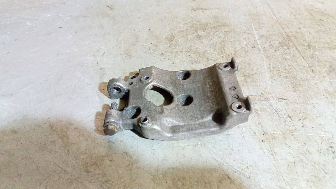 кронштейн компрессора кондиционера Peugeot 207 1 поколение (2006 - 2009), 1.6 л., дизель, 9646719580 - фото №1