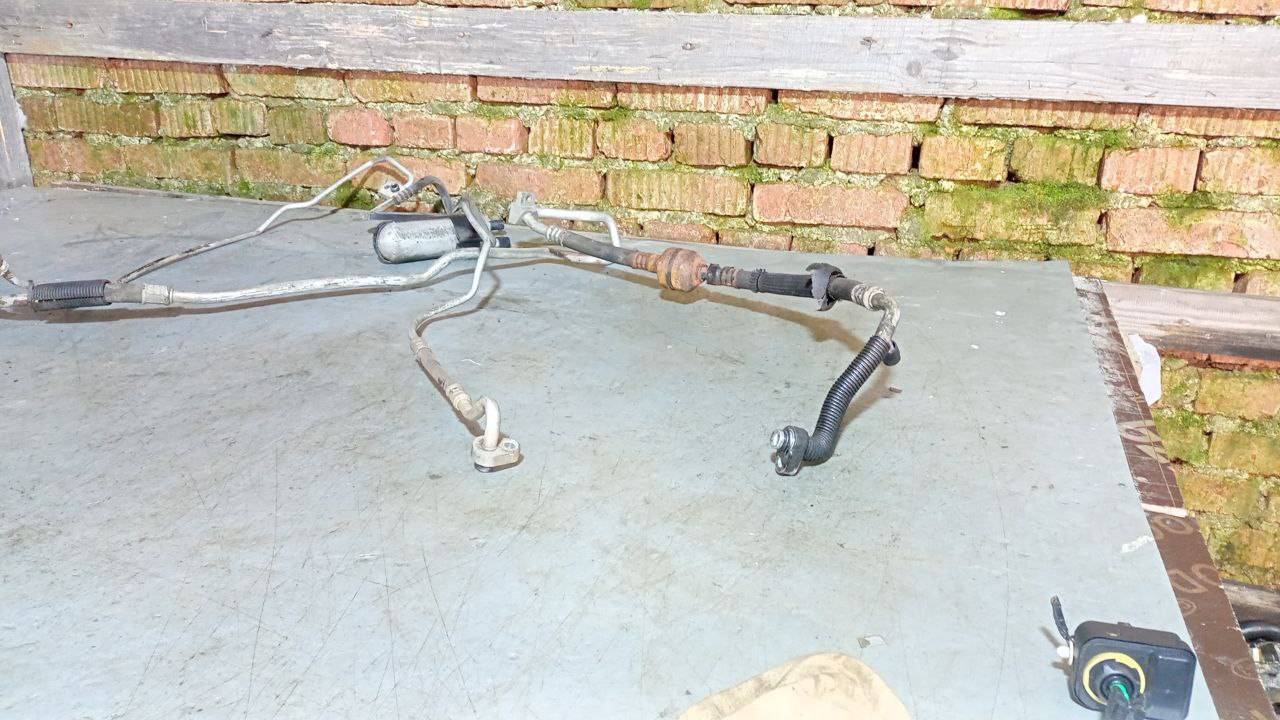 трубка кондиционера Dodge Caravan 4 поколение (2000 - 2007), 3.8 л., бензин - фото №1