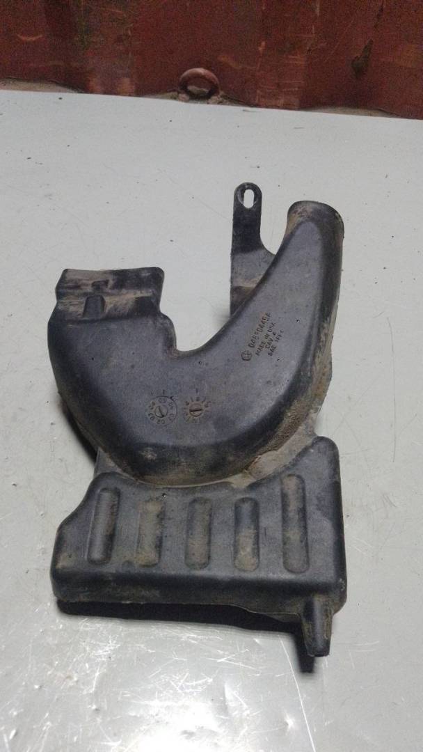 воздухозаборник Dodge Caravan 4 поколение (2000 - 2007), 04880445AA - фото №1