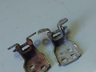 петля двери Chrysler Pacifica 1 поколение (2003 - 2008)