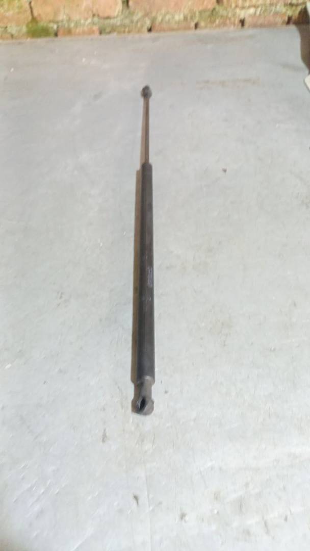 амортизатор капота Saab 9-3 2 поколение (2002 - 2007) - фото №1