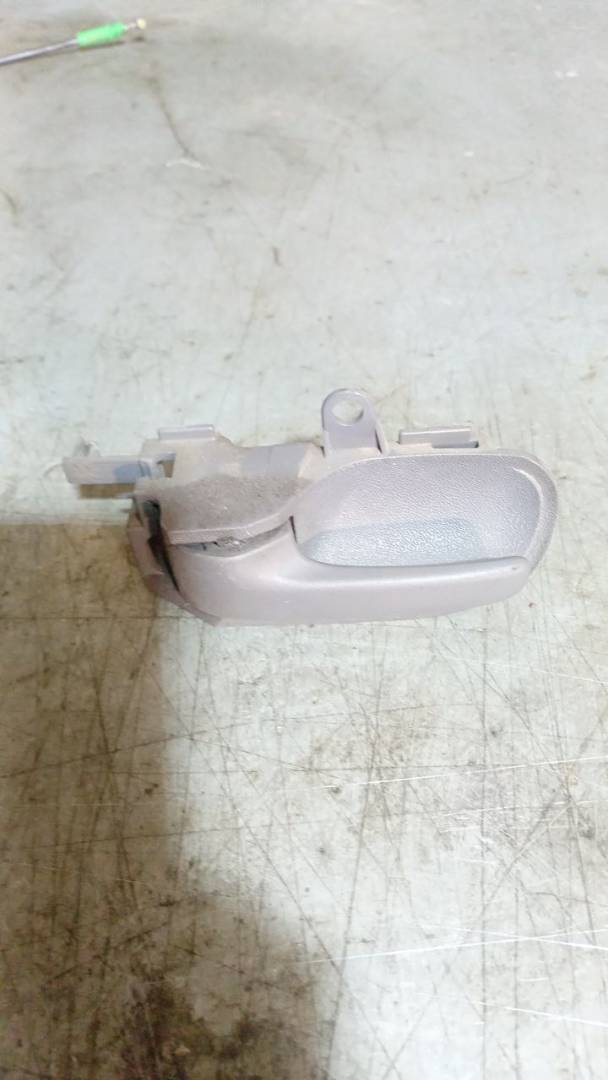 ручка внутренняя передняя левая Toyota Aygo 1 поколение (2005 - 2008), хетчбэк 3 дв. - фото №1