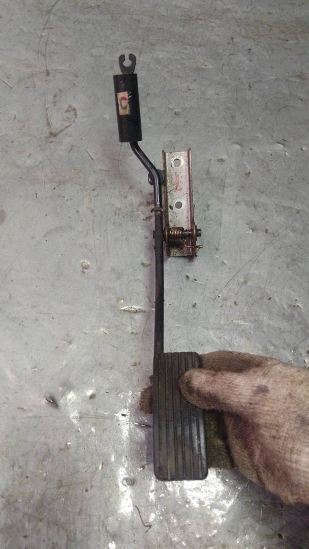 педаль Mitsubishi Lancer 9 поколение (2003 - 2010) - фото №1