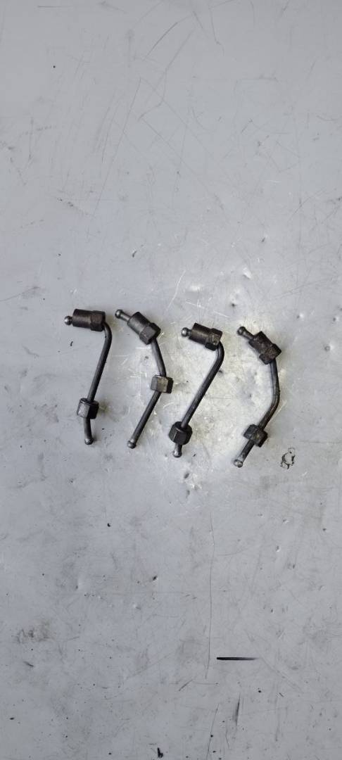 трубка топливная Dodge Caravan 4 поколение (2000 - 2007), 2.8 л., дизель - фото №1