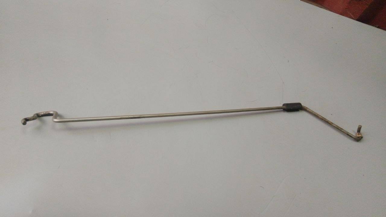 держатель капота Chrysler Pacifica 1 поколение (2003 - 2008) - фото №1