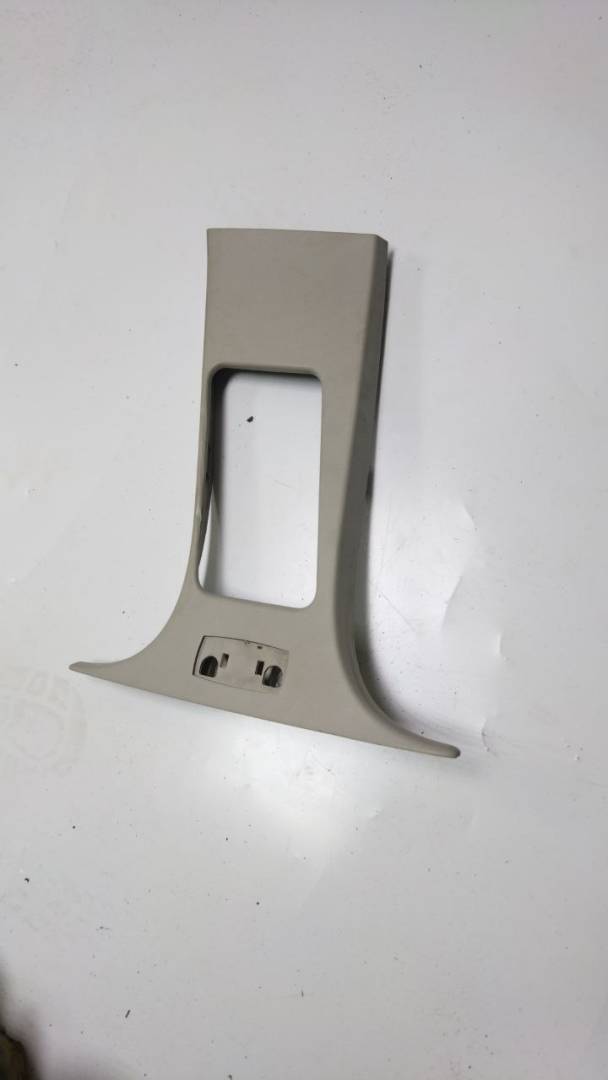 обшивка стойки центральной левой Ford Focus 2 поколение (2004 - 2008), 4M51A24583AMW - фото №1