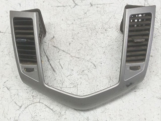 накладка на торпедо (консоль) Chevrolet Cruze 1 поколение 2010, 1.8 л., бензин, МКПП, 6829368, 4953375