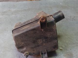 резонатор воздушного фильтра Nissan Almera N16 2000, 1.8 л., бензин