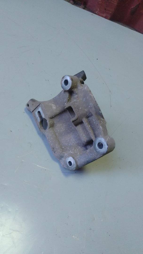 кронштейн компрессора кондиционера Chrysler Pacifica 1 поколение (2003 - 2008), 3.5 л., бензин, 05281486AB - фото №1