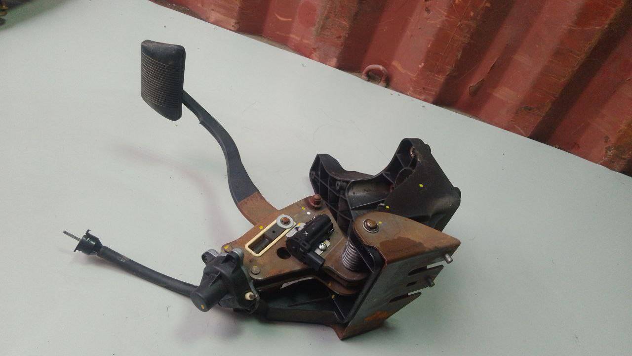 педаль тормоза Chrysler Pacifica 1 поколение (2003 - 2008), 04683921AN - фото №1