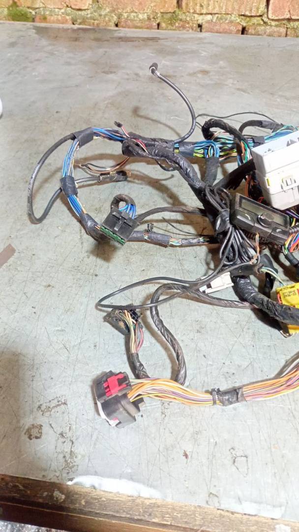 проводка Dodge Caravan 4 поколение (2000 - 2007) - фото №1