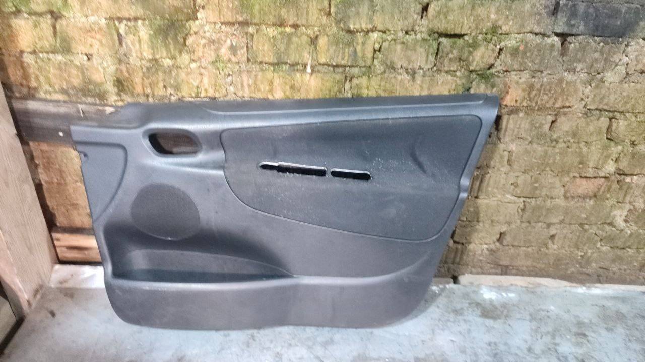 обшивка двери передняя правая Peugeot 207 1 поколение (2006 - 2009) - фото №1
