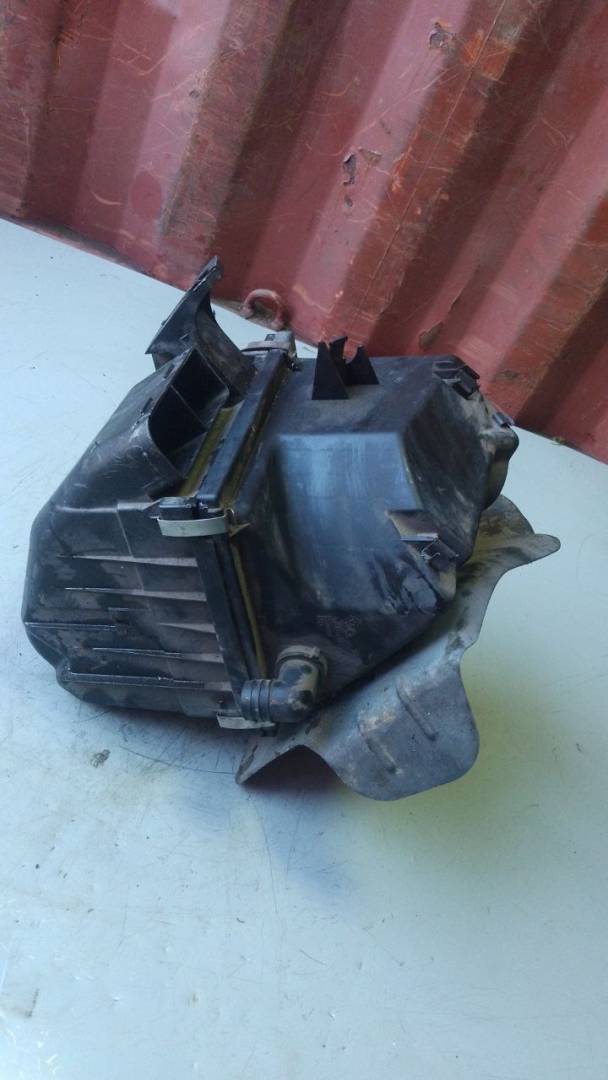 корпус воздушного фильтра Volkswagen Passat B5 1999, 1.6 л., бензин, 06B133837A - фото №1