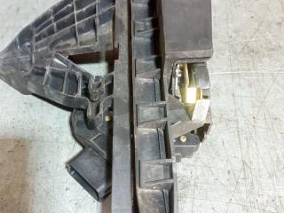 замок двери передней левой Ford C-Max 1 поколение (2003 - 2007), 2400000