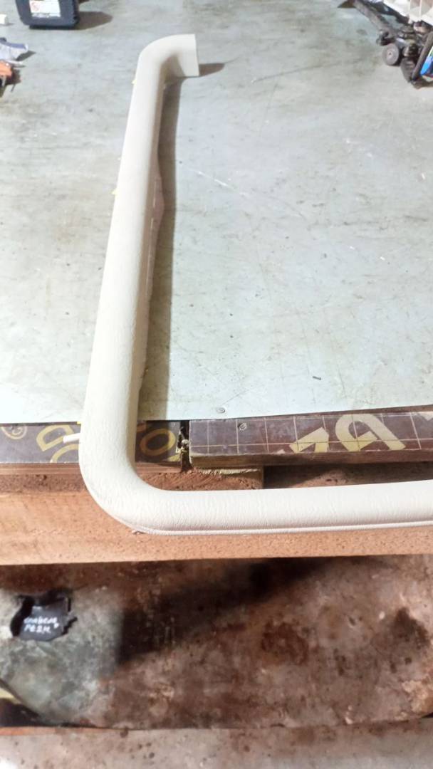 молдинг двери задней левой Dodge Caravan 4 поколение (2000 - 2007), 0RT31TRMAB - фото №1