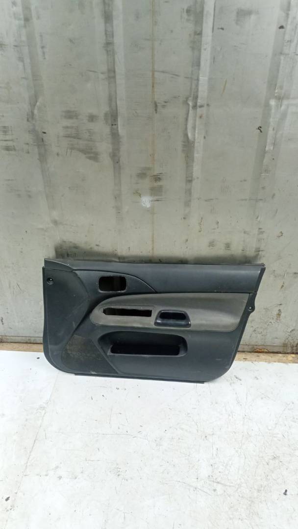 обшивка двери передняя правая Mitsubishi Lancer 9 поколение (2003 - 2010) - фото №1