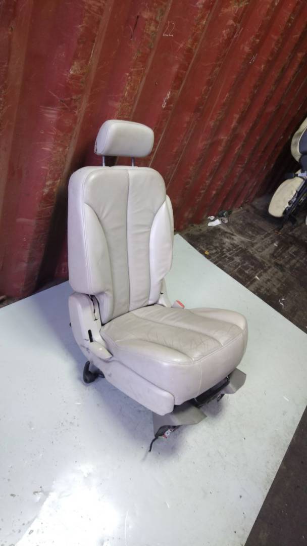 салон (комплект сидений) Chrysler Pacifica 1 поколение (2003 - 2008) - фото №1