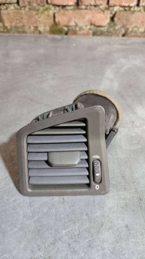 дефлектор обдува салона Volvo S60 1 поколение (2000 - 2004), 3409373 - фото №1