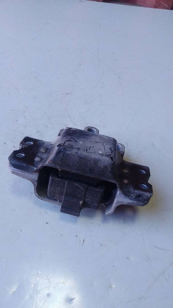 подушка крепления двигателя Volkswagen Passat B6 (2005 - 2010), 3C0199555AA - фото №1