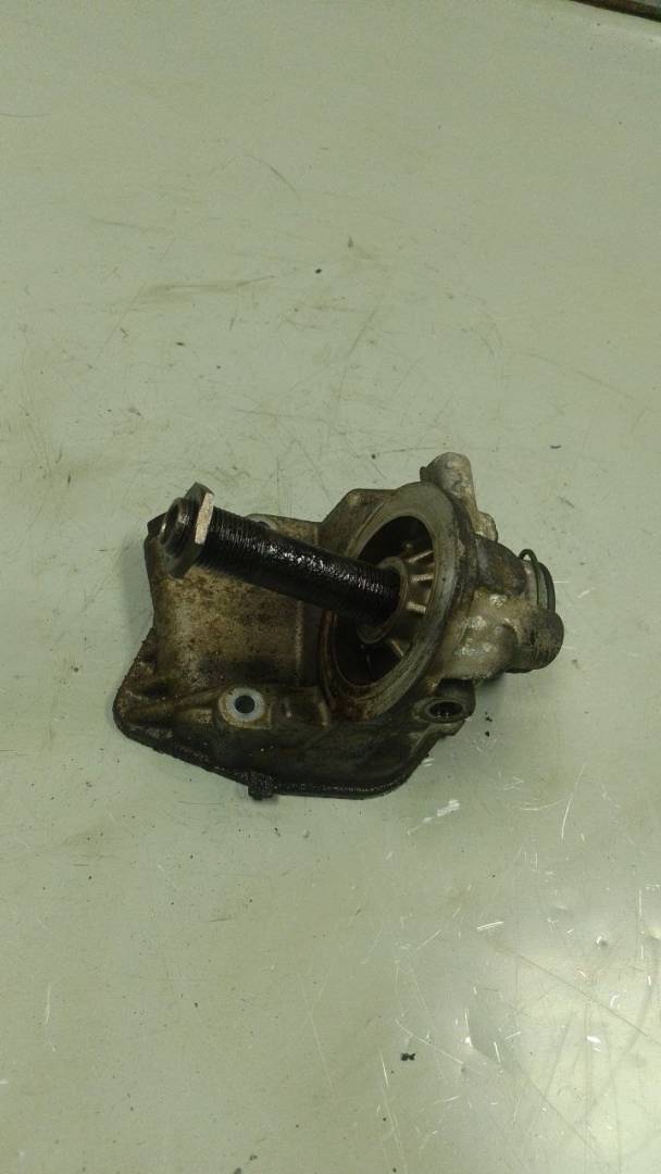 корпус масляного фильтра Skoda Octavia 1 поколение (A4) 1998, 1.6 л., бензин, 06A115417 - фото №1