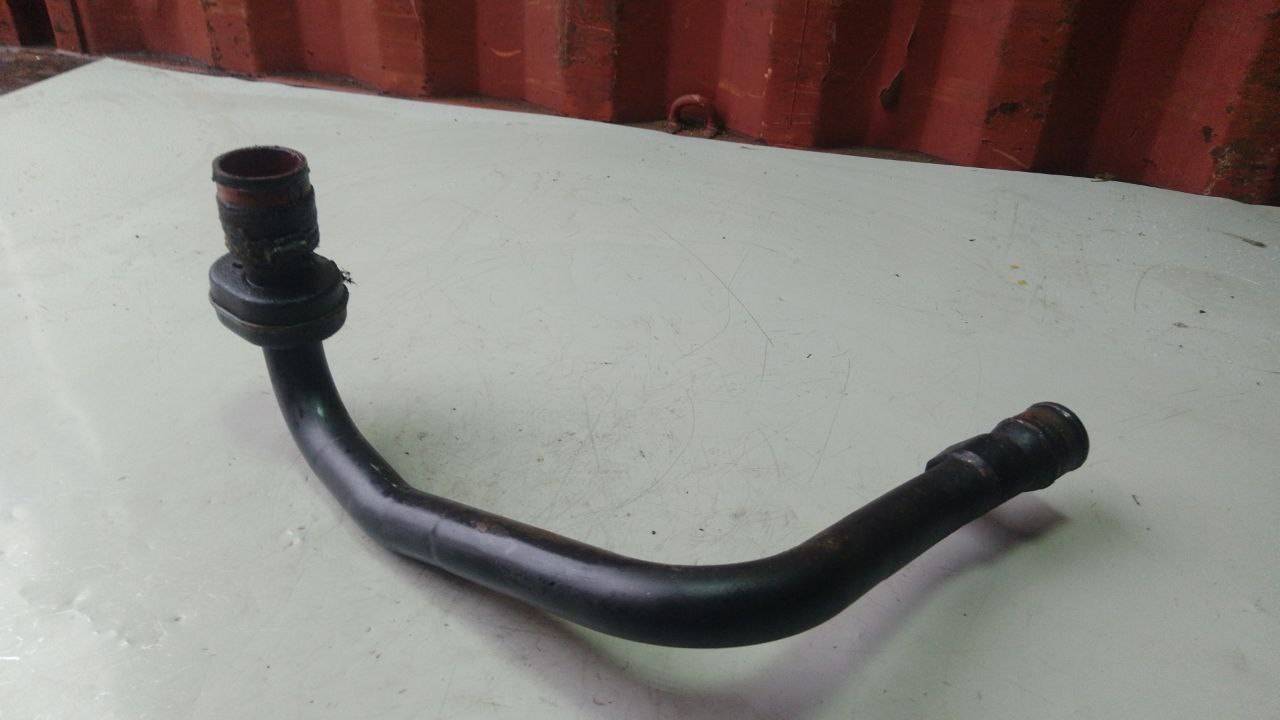 трубка охлаждающей жидкости Dodge Caravan 4 поколение (2000 - 2007), 2.8 л., дизель - фото №1