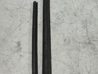 Уплотнитель стекла Ford Transit Connect 1 поколение 2009