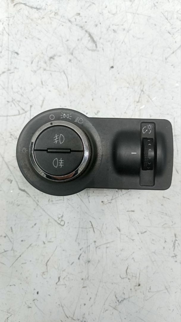 переключатель света Chevrolet Cruze 1 поколение 2010, 1.8 л., бензин, МКПП, 13295229 - фото №1