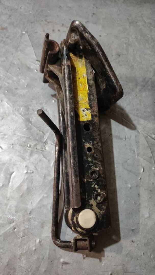 домкрат Ford Escort 4 поколение (1986 - 1990), 93AB17080BC - фото №1