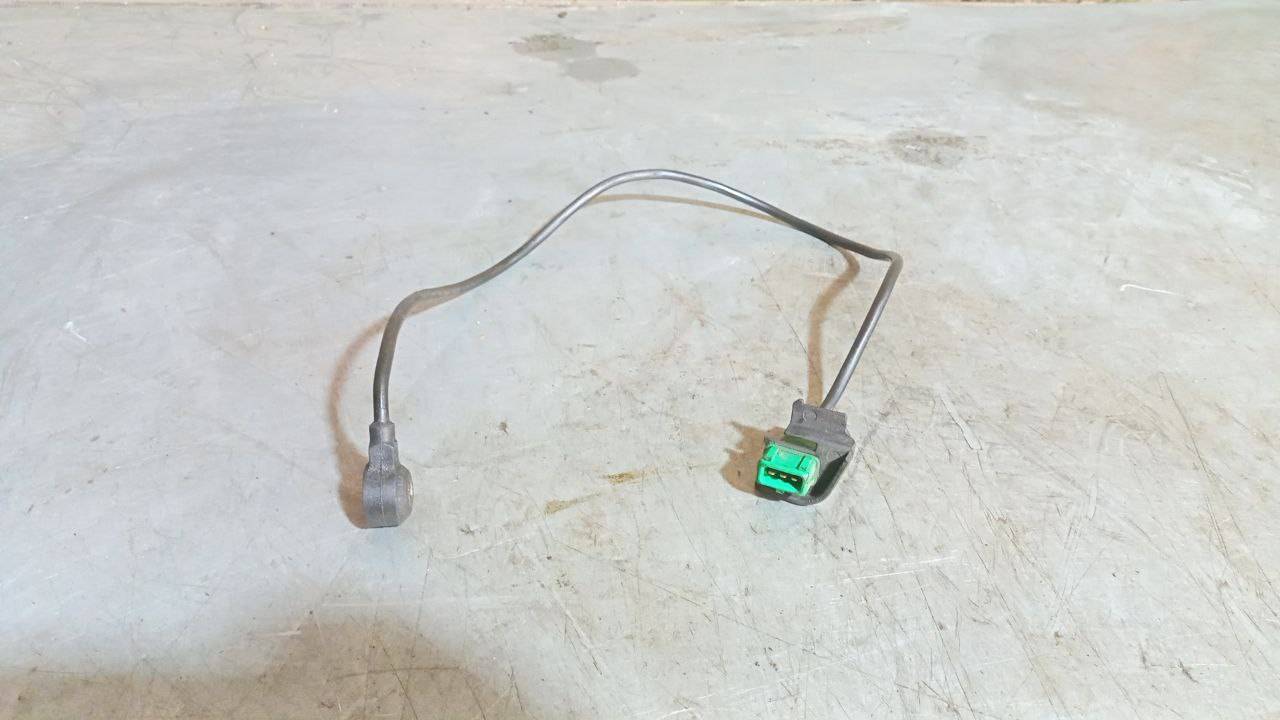 датчик детонации Volkswagen Passat B5 (1996 - 2001), 1.6 л., бензин - фото №1