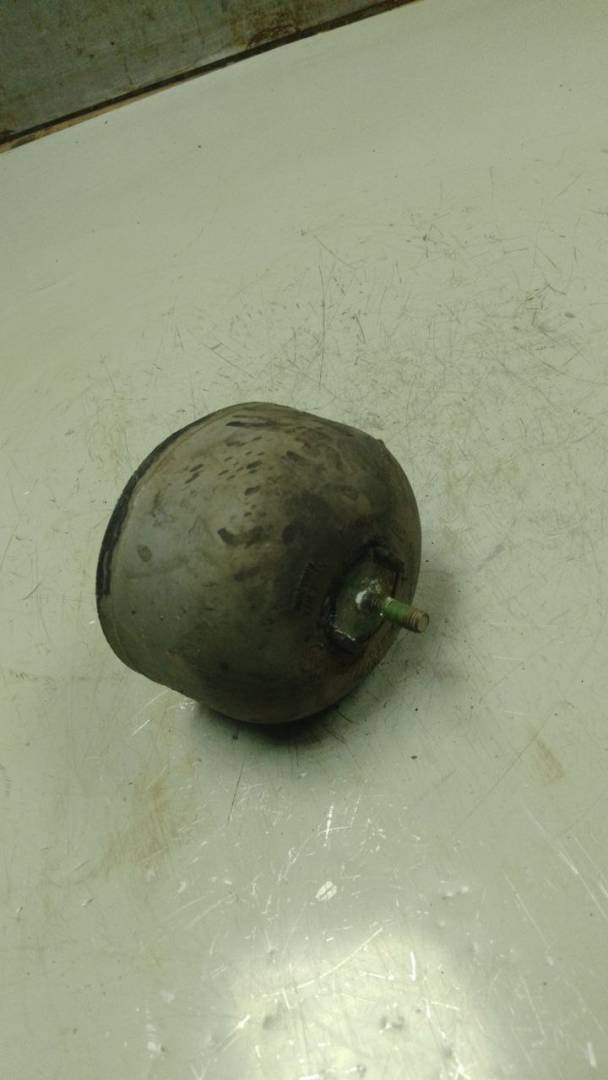 подушка крепления двигателя Volkswagen Passat B5 2001, 1.6 л., бензин, 8D0199382E - фото №1