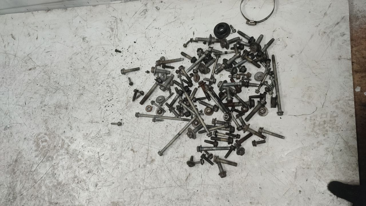 болт Cadillac CTS 1 поколение (2002 - 2007), 2.8 л., бензин, АКПП, задний привод - фото №1