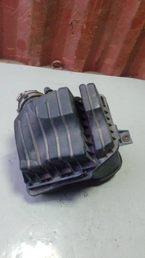корпус воздушного фильтра Dodge Caravan 4 поколение (2000 - 2007), 2.5 л., дизель, 04861388AB - фото №1