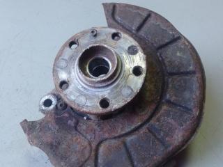 кулак поворотный правый Volkswagen Passat B6 (2005 - 2010)