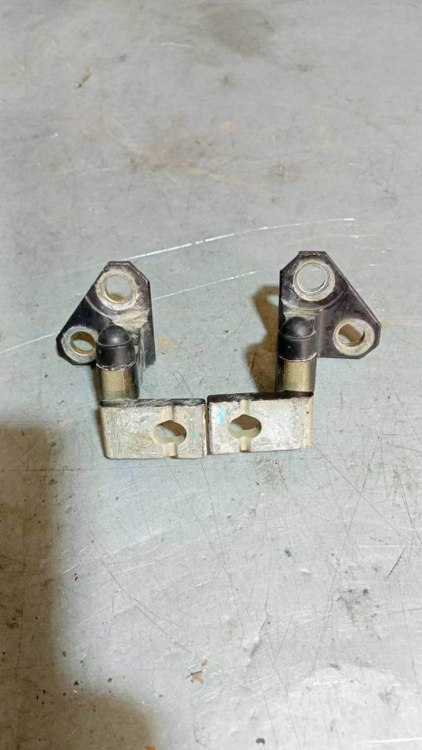 петля двери Volkswagen Passat B6 2006 - фото №1