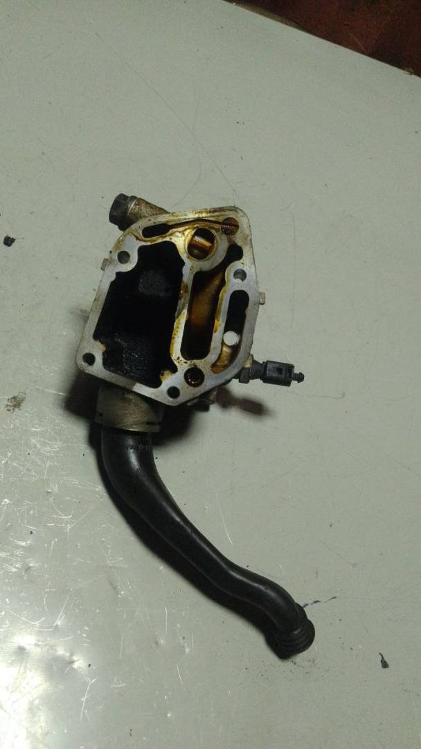 корпус масляного фильтра Skoda Octavia 1 поколение (A4) 1998, 1.6 л., бензин, 06A115417 - фото №1