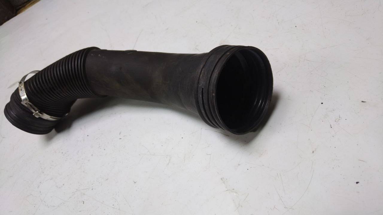 патрубок воздушного фильтра Volkswagen Passat B5 (1996 - 2001), 1.6 л., бензин, 06B129627 - фото №1