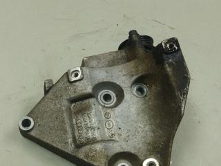 кронштейн компрессора кондиционера Volkswagen Passat B5 (1996 - 2001), 1.6 л., бензин, 06A260885A