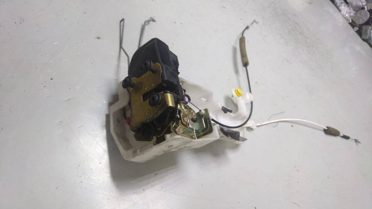 замок двери передней левой Chrysler Pacifica 1 поколение (2003 - 2008) - фото №1