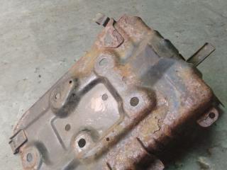 полка аккумулятора Nissan Almera N16 2000, 1.8 л., бензин