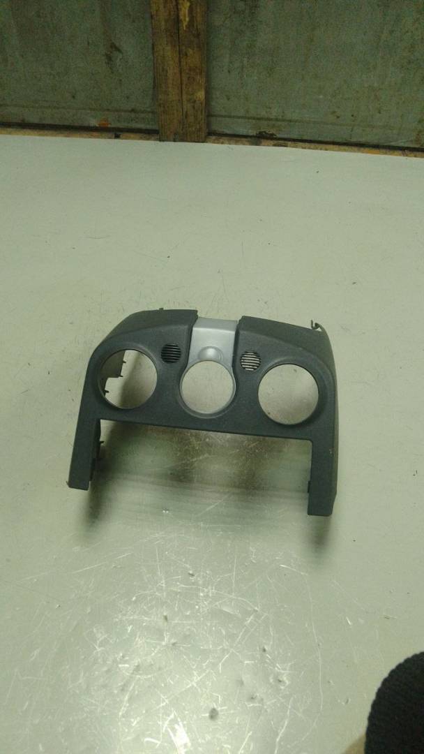 накладка на торпедо (консоль) Mitsubishi Colt 6 поколение (Z20/Z30) (2002 - 2012), MR951748, JC34540100 - фото №1