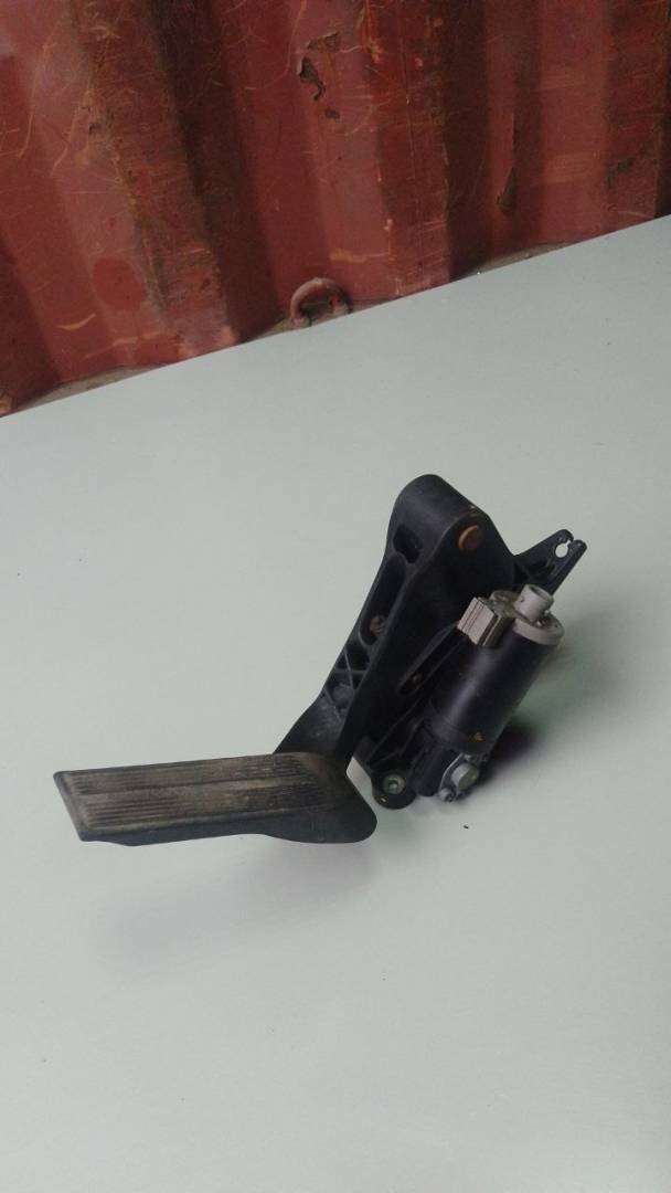 педаль Chrysler Pacifica 1 поколение (2003 - 2008) - фото №1