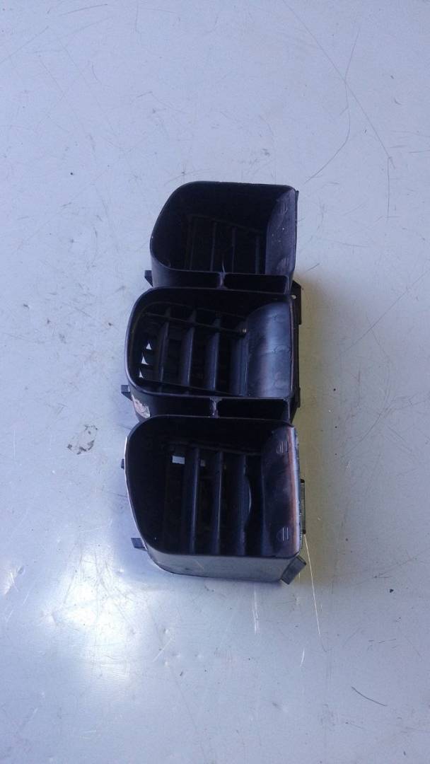 дефлектор обдува салона Dodge Caravan 4 поколение (2000 - 2007), P12221076A, 05009038AA - фото №1